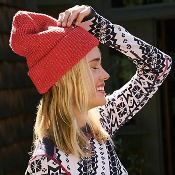 NWT Free People Let's Race Fleece Lined Recycled Yarn Beanie in Racing Red - Picture 4 of 4